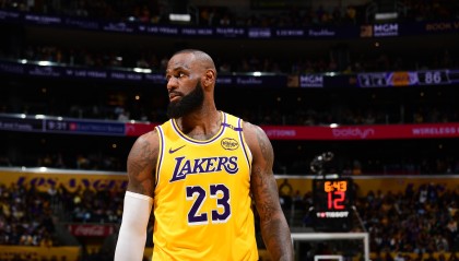 中超-名记：相比东契奇詹姆斯需要证明更多，给他证明自己比肩乔丹的机会不多了