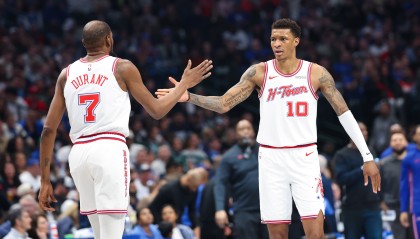 亚冠-乌度卡谈小贾：对手包夹KD就一定有空位 他进了2个三分都是关键球