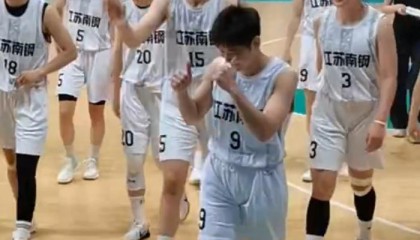 两战净胜135分！两米高塔稳定发挥又冒尖 26岁夺AMVP也难入女篮一队